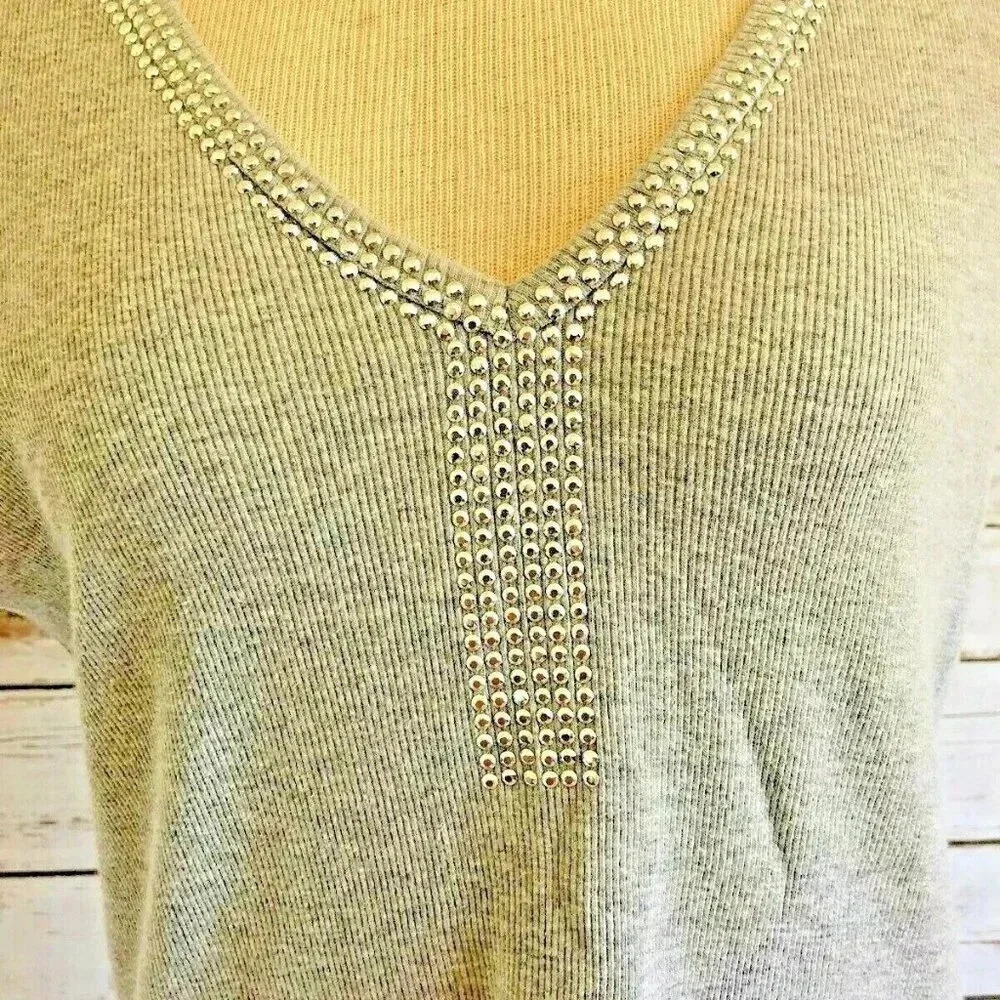 ONE CLOTHING Women Short Sleeve Pull Over V-Neck Studs Gray Shirt Top Size M - Picture 3 of 12